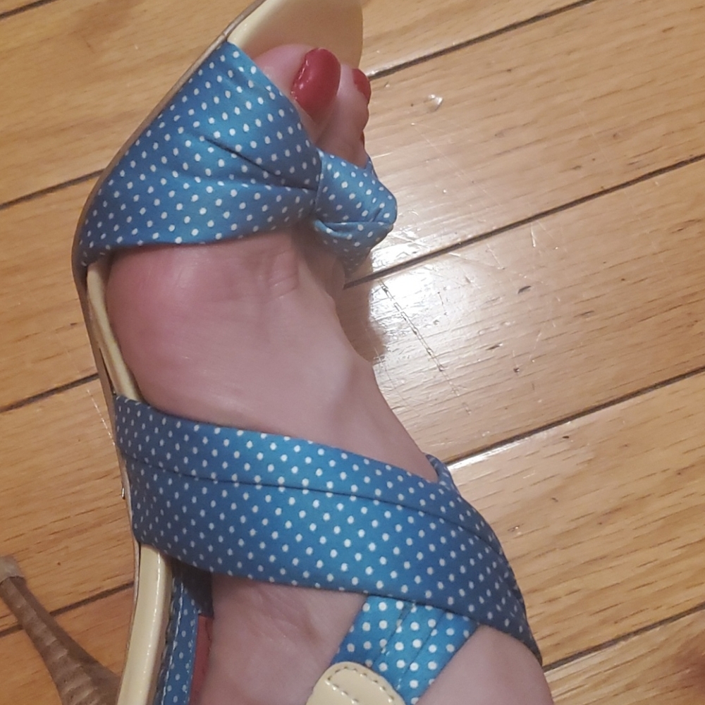 Betsey Johnson open toe sandel - Picture 2 of 9